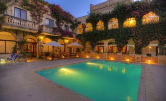 Cornucopia Hotel