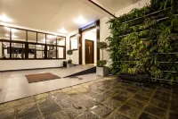 Grand 7 Hotel Kesbewa Hotel di Polgasowita
