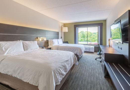 4. 홀리데이 인 익..