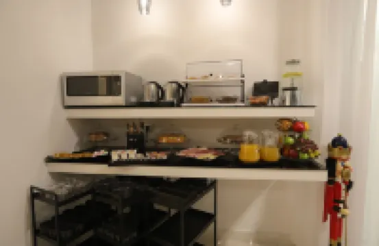 Mecla Suites Hotels near Via Chiaia