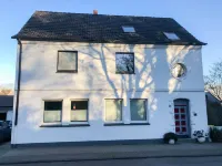 Große Komfortwohnung Mit Terrasse & Balkon, 2 Schlafzimmer, Ruhige Lage