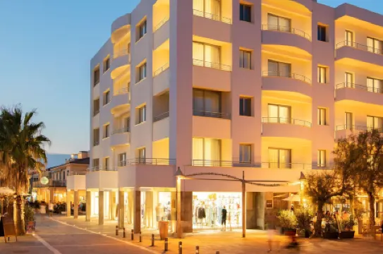 Palace Lido Hotel & Suites