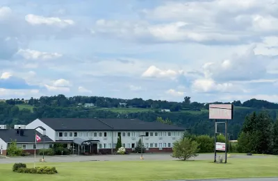 Florenceville Inn, Restaurant & Pool Các khách sạn ở Florenceville-Bristol