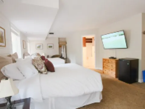 The Inn at the Ninth Hole Bed & Breakfast Hotels in Salmon Arm