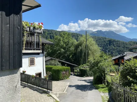 La Petite Grange Отели в г. Эгль