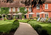 Bush Hotel Farnham Hotels near University for the Creative Arts
