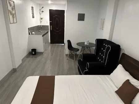 Aden Hotel Отели рядом с достопримечательностью «Нешнел Шрайн оф Сакред Харт»