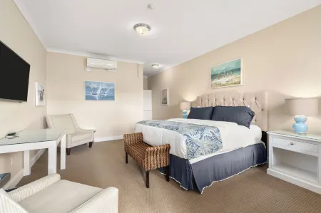 Guest House Suites Отели рядом с достопримечательностью «Pines Camping Area»