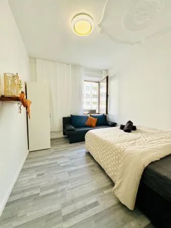 Affordable 4BR Apt Walk to FAC Platz Отели в г. Клостернойбург