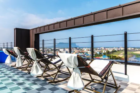 B&S Pension Отели рядом с достопримечательностью «Bunker des Lumières»