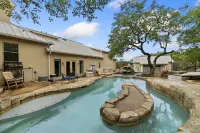 Luxury Family Getaway, Pools, Hot Tub, Playground & Sleeps Upto 18