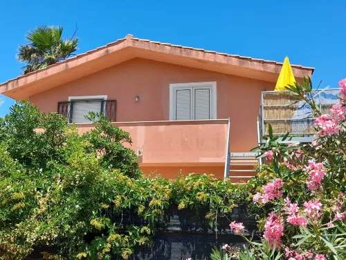 Margherita's Nest by the Sea-Sleeps 3-Pet Friendly -  Habitaciones en casas particulares
