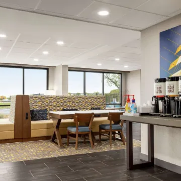 Hampton Inn Kansas City-Airport