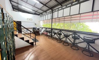 Twin Palms Hostel Phi Phi