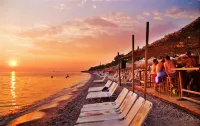 Jeannette's Seaside Getaway - Kalamata Urban Gem