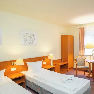 Waldhotel Schöneiche -Self Check-in- Hotels near Neu Venedig