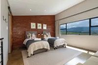 Dragonview Lodge - balcony