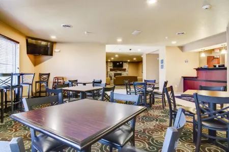 Castle Rock Inn & Suites - Quinter