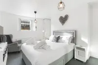 The Hamlet - North East Escapes Hotels near Sambuca 1