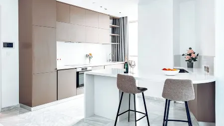 SkyHigh Central 360 Gym & Pool Отели рядом с достопримечательностью «Кипрский университет»