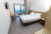 Elegant Beach Hotel Отели в г. Трифилија