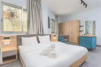 Grey - Elegant Apartments in Awkar