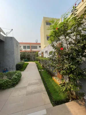 Guest House Quatre Saisons Các khách sạn ở 