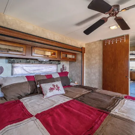 Starry Skies Glamping w/ EV Charger, Stargazing, Hiking
