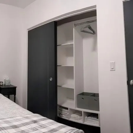 Adventure Basecamp: Newly Built Retreat steps from Downtown Victor Отели в г. Виктор