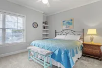 Relaxing Affordable Condo Near Beach, Owa and Ballfields!