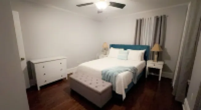 Spacious 3Br Home - Sleeps 10 - Perfect for Families & Groups.