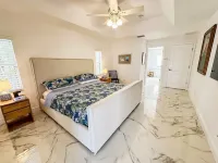 3-Bedroom Waterfront Pool House in Manatee Bay. Byob: Bring Your Own Boat