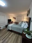 Race City Pit Stop a charming MCM 4-bdrm house with WiFi and AC in Mooresville