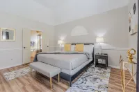 Entire home in Grand Prairie, Texas, United States with EV Charger - level 2