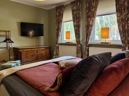 Large apartment with a view of the graduation house Отели в г. Бад-Зоден-Аллендорф