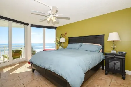 3-Bedroom Condo in Lovely Daytona Beach Shores with Amazing Views!