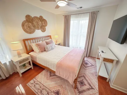 Boho Hideaway Townhome, 2br/2.5ba Near UofM/Highland Strip