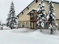 Raven's Nest Hotel Hotels in McBride