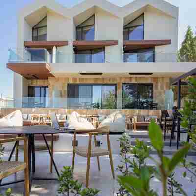 Acro Upscale Residences Hotel Exterior