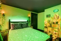 The Warlock House Hotels in Salem