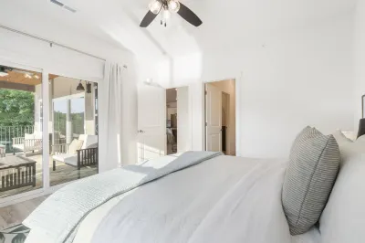 New Lakeview Penthouse - Amenities Galore! Hotels in 