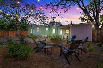 The Grove B Stylish Cottage - Walk to Main