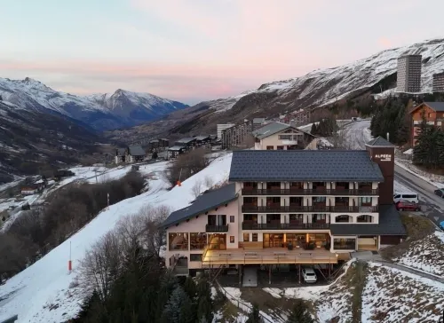 Alpeen Hotel