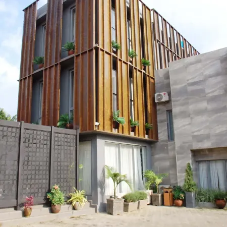 Iris Hotel