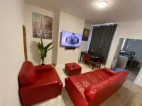Cosy 2-Bed House - Sleeps 4 Garden & Pet-Friendly
