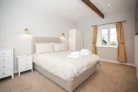 Cosy Northumberland farm cottage with hot tub in quiet location - 4-Star