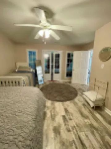 Charming 2-bedroom cottage in Sneads Ferry with WiFi and AC