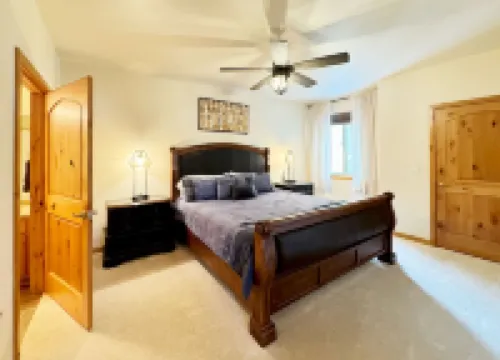 Spacious 3Br, Perfect Downtown Location w/ Pool, Hot Tub, & Shuttle Access