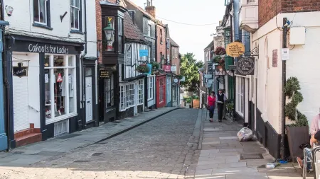 2 bed Lincoln Centre next to Hospital