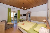 House overlooking paradise beach Hotels in Rab